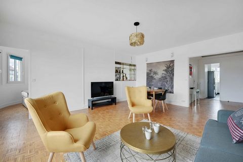 C'est un appartement de 70m² situé au 4ème étage avec ascenseur, à seulement 1 minute à pied de la ligne 9 du métro. Il est composé de : - Une cuisine entièrement équipée et fonctionnelle : réfrigérateur, plaque de cuisson, cafetière, grille-pain, bo...
