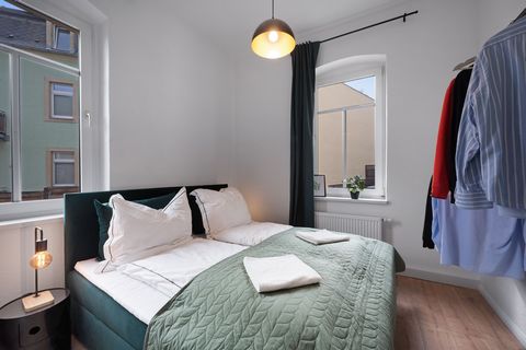 Fühl dich rundum wohl in diesem luxuriösen 2 Bedroom Appartement. Es ist im Glamour Stil mit modernen Akzenten eingerichtet. Die 60m² Suite enthält ein KING SIZE HOTELBETT, ein HOCHBETT, eine SCHLAFCOUCH, SMART-TV mit gratis WIFI, Küchenzeile und ein...