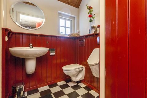 Cette chaleureuse maison dhôtes se situe dans la Reestdal, dans la province dOverijssel, dans un cadre rural et calme. Il sagit de lendroit idéal pour vous relaxer. Le gîte dispose dun espace de détente avec sauna. Vous pourrez également y profiter d...