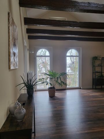 Well-maintained apartment building This bright and exclusively furnished apartment offers you living in a quiet location in the Leipzig area. Create spaces of peace and relaxation. The property is located on a quiet arterial road, on the edge of the ...