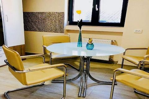 Cette maison de vacances bien entretenue avec terrasse à Gammertingen est idéale pour les vacanciers qui souhaitent découvrir le sud du Bade-Wurtemberg. De là, de nombreuses destinations sont facilement accessibles en une journée. Gammertingen est as...