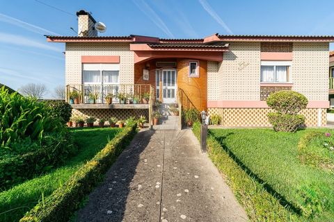 Moradia Térrea T3 com Anexos e Quintal Descubra esta encantadora moradia térrea, localizada na tranquila freguesia do Monte, na Murtosa. Com um terreno que inclui dois artigos matriciais, esta propriedade oferece espaço, funcionalidade e múltiplas po...