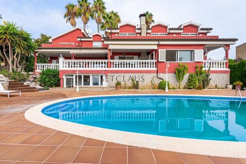 Esta deslumbrante moradia isolada de 630m² em Alella, distribuída por 2 pisos, é a essência do conforto num ambiente exclusivo com vista para o mar. Projetado para oferecer uma experiência de vida incomparável, este imóvel se destaca não apenas por s...