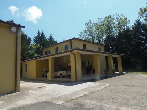 Apartamento localizado em Orvieto (TR), na via della Segheria n. 46, rés-do-chão e primeiro andar. Preço base 110.000,00 euros Venda on-line competitiva no portal ... e ... - Grupo Edicom de 18.12.24 de 12.00 a 20.12.24 às 12.00