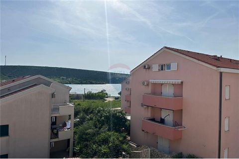 Location: Ličko-senjska županija, Novalja, Novalja. Wohnung für längere Zeit zu vermieten. Die Wohnung für acht Personen befindet sich in Stara Novalja. Es besteht aus drei Schlafzimmern, einem geräumigen Wohnzimmer, einer Küche und einem Badezimmer....